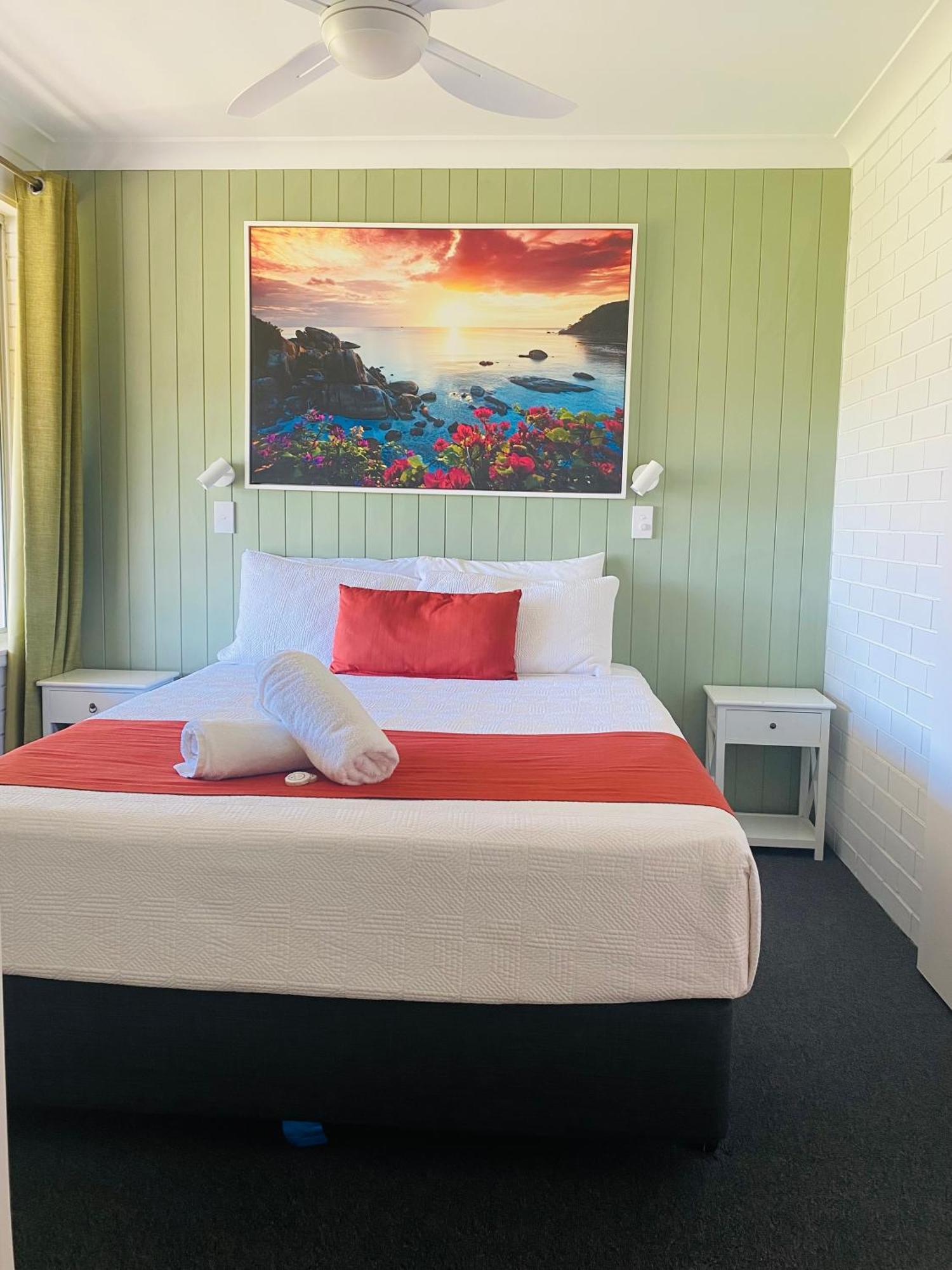 Iluka Motel Bagian luar foto